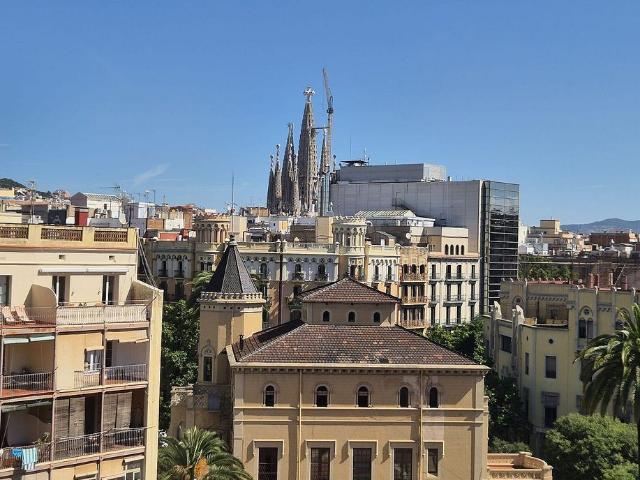 Piso en alquiler en calle De Girona, Barcelona, de 76 m² 2 habitaciones por 1.437