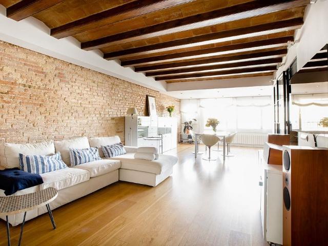 Piso en alquiler en calle De Girona, Barcelona, de 90 m² 2 habitaciones por 1.915