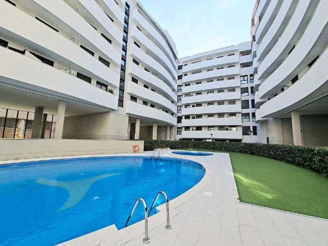 Piso en alquiler en calle De Gonçal Pons, Hospitalet de Llobregat, L´, de 74 m² 2 habitaciones por 1.700