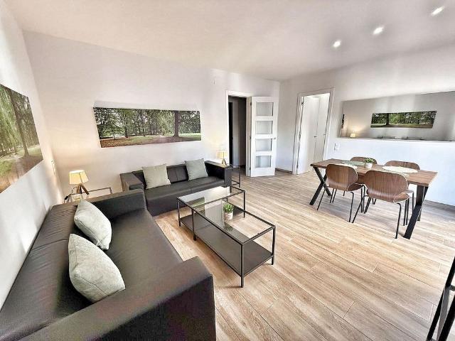 Piso en alquiler en calle De Joan Güell, Barcelona, de 59 m² 3 habitaciones por 1.306