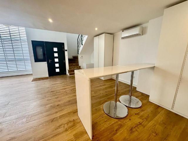 Piso en alquiler en calle De Joan Güell, Barcelona, de 90 m² 1 habitación por 1.500