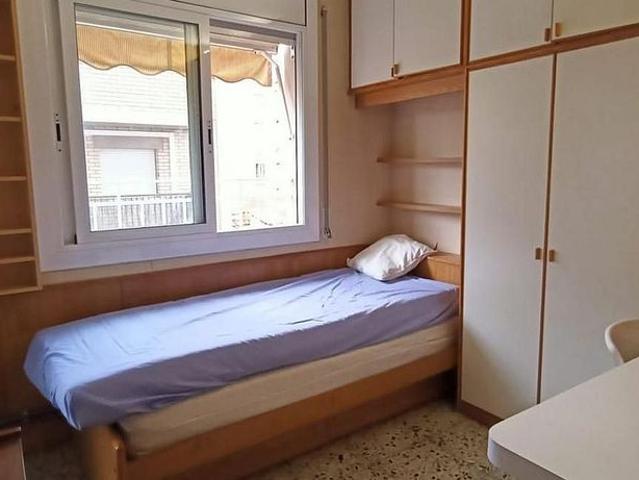 Piso en alquiler en calle De Joaquín Costa, Terrassa, de 79 m² 3 habitaciones por 960