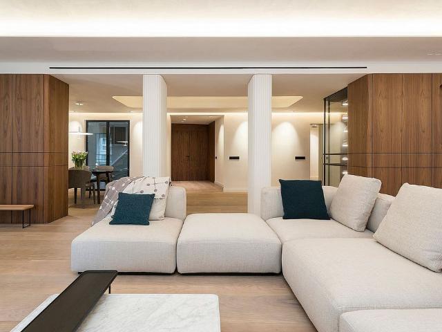 Piso en alquiler en calle De Josep Bertrand, Barcelona, de 310 m² 5 habitaciones por 20.000