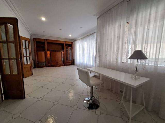 Piso en alquiler en calle De Jordi de Sant Jordi, Barcelona, de 143 m² 3 habitaciones por 1.648
