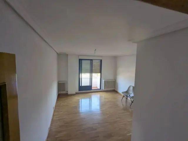 Piso en alquiler en Calle de Lucio Marineo