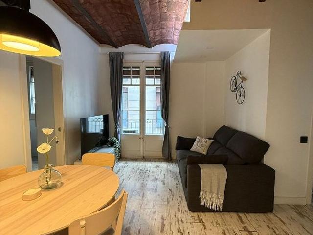 Piso en alquiler en calle De la Marina, Barcelona, de 45 m² 2 habitaciones por 1.750