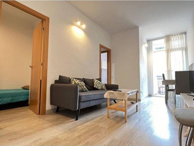 Piso en alquiler en calle De la Marina, Barcelona, de 65 m² 3 habitaciones por 1.153