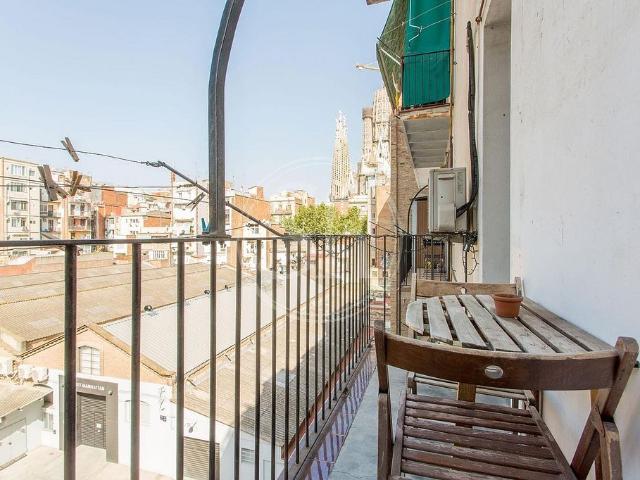 Piso en alquiler en calle De la Marina, Barcelona, de 68 m² 2 habitaciones por 1.495