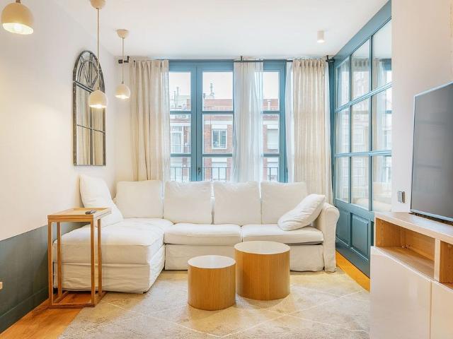 Piso en alquiler en calle De la Marina, Barcelona, de 80 m² 3 habitaciones por 2.200