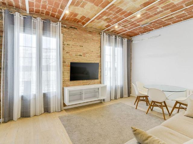 Piso en alquiler en calle De la Marina, Barcelona, de 80 m² 3 habitaciones por 2.300