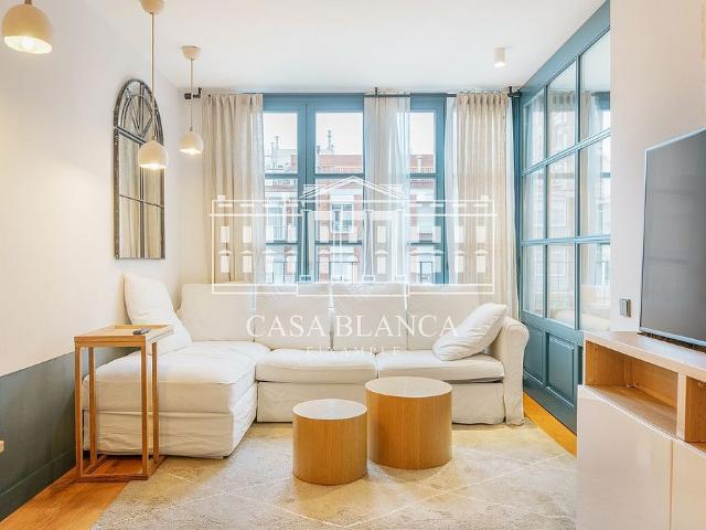 Piso en alquiler en calle De la Marina, Barcelona, de 85 m² 3 habitaciones por 2.600