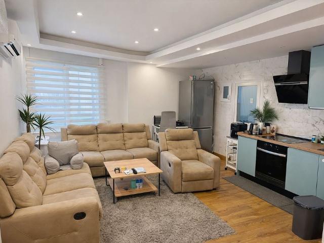 Piso en alquiler en calle De la Marina, Barcelona, de 90 m² 3 habitaciones por 1.850
