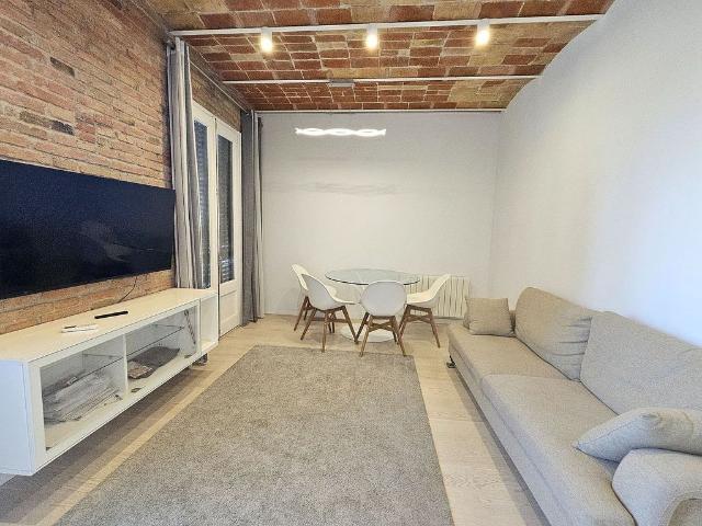 Piso en alquiler en calle De la Marina, Barcelona, de 95 m² 2 habitaciones por 2.300