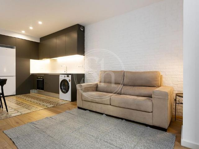 Piso en alquiler en calle De la Cera, Barcelona, de 56 m² 2 habitaciones por 1.450