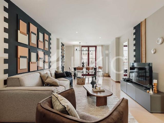 Piso en alquiler en calle De la Diputació, Barcelona, de 108 m² 3 habitaciones por 3.010