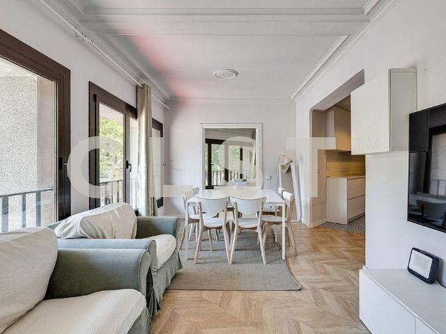 Piso en alquiler en calle De la Diputació, Barcelona, de 113 m² 5 habitaciones por 4.500