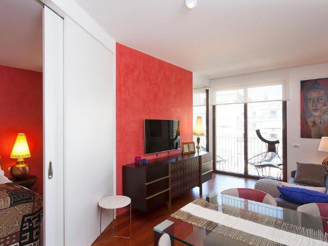 Piso en alquiler en calle De la Diputació, Barcelona, de 50 m² 1 habitación por 1.995