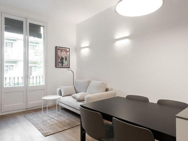 Piso en alquiler en calle De la Diputació, Barcelona, de 58 m² 2 habitaciones por 1.990