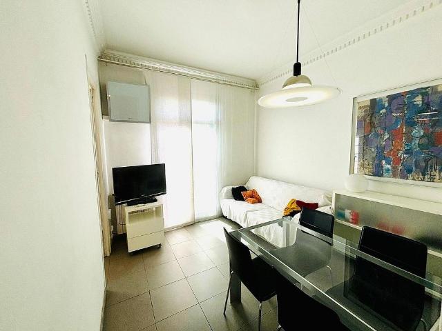 Piso en alquiler en calle De la Diputació, Barcelona, de 60 m² 3 habitaciones por 1.123