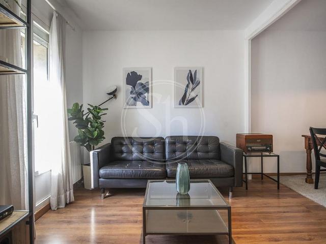Piso en alquiler en calle De la Diputació, Barcelona, de 61 m² 2 habitaciones por 1.395
