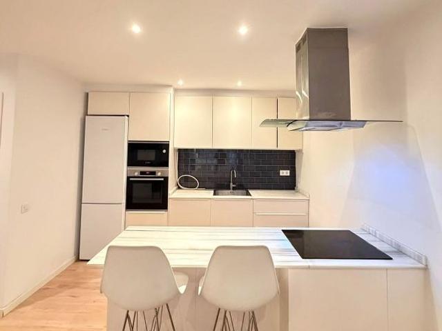 Piso en alquiler en calle De la Diputació, Barcelona, de 75 m² 2 habitaciones por 1.900