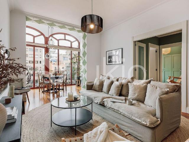 Piso en alquiler en calle De la Diputació, Barcelona, de 95 m² 3 habitaciones por 4.140