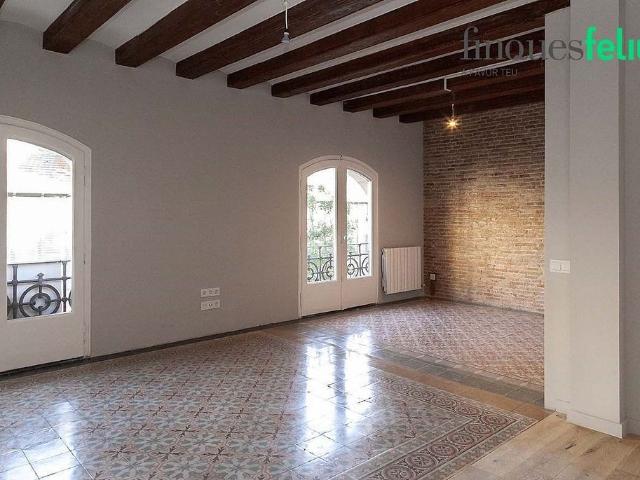 Piso en alquiler en calle De la Fusina, Barcelona, de 110 m² 3 habitaciones por 1.853