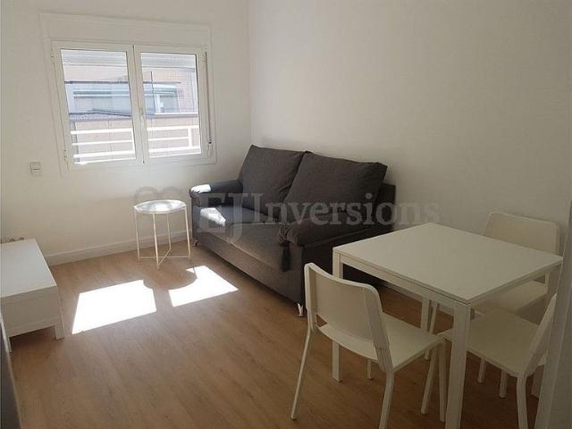 Piso en alquiler en calle De la Fraternitat, Barcelona, de 50 m² 2 habitaciones por 1.100