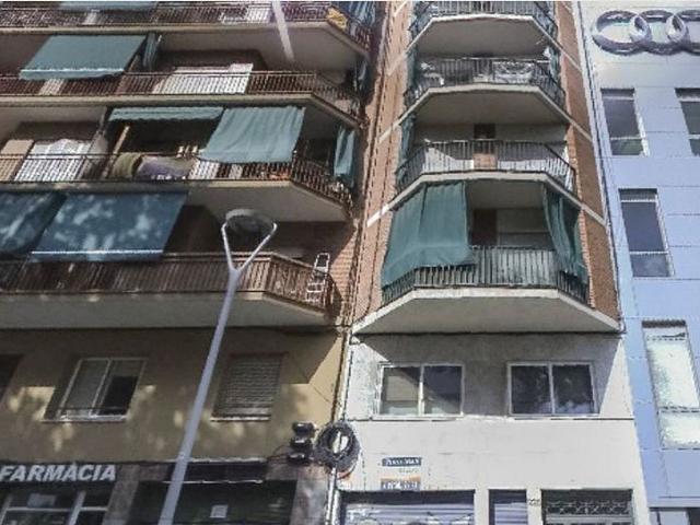 Piso en alquiler en calle De la Independència, Barcelona, de 61 m² 3 habitaciones por 1.300