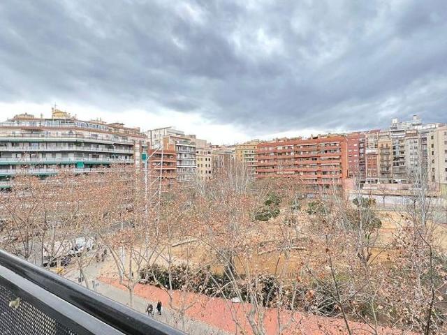 Piso en alquiler en calle De la Indústria, Barcelona, de 64 m² 2 habitaciones por 1.600