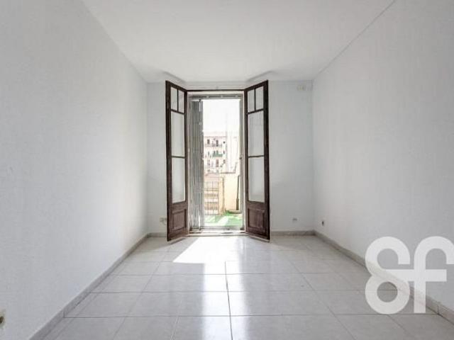 Piso en alquiler en calle De la Indústria, Barcelona, de 76 m² 3 habitaciones por 1.360
