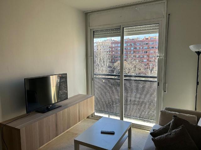 Piso en alquiler en calle De la Indústria, Barcelona, de 77 m² 2 habitaciones por 1.600