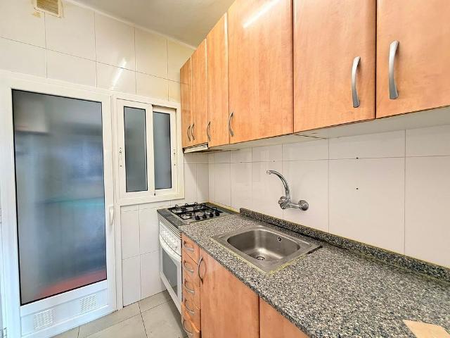 Piso en alquiler en calle De la Indústria, Barcelona, de 80 m² 3 habitaciones por 1.165