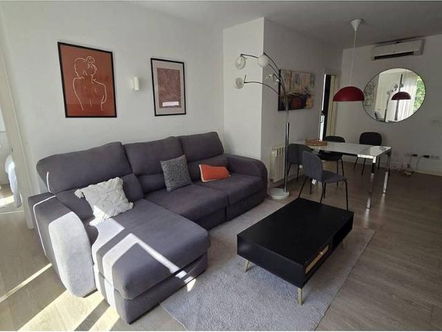Piso en alquiler en calle De la Indústria, Barcelona, de 82 m² 2 habitaciones por 1.800