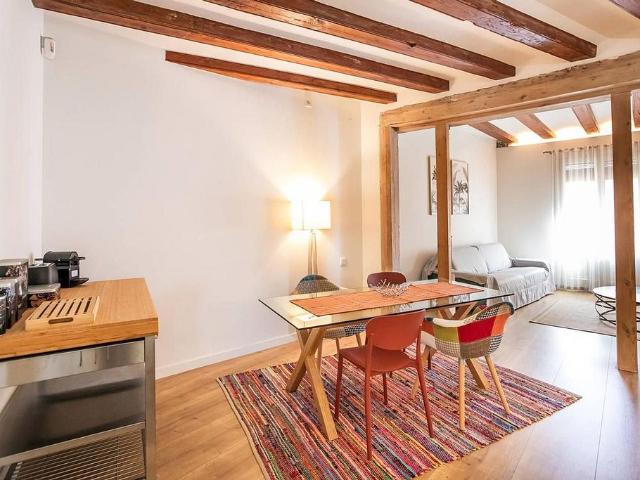 Piso en alquiler en calle De la Junta de Comerç, Barcelona, de 78 m² 2 habitaciones por 1.401