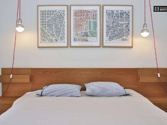 Piso en alquiler en calle De la Junta de Comerç, Barcelona, de 80 m² 2 habitaciones por 1.750