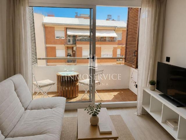 Piso en alquiler en calle De la Legalitat, Barcelona, de 64 m² 3 habitaciones por 2.400
