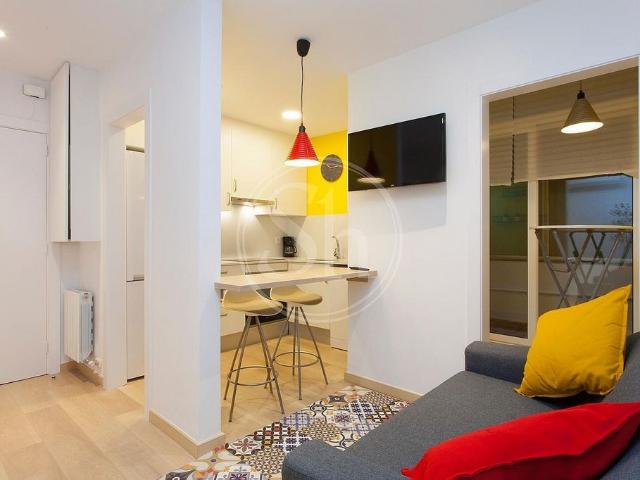 Piso en alquiler en calle De la Legalitat, Barcelona, de 70 m² 3 habitaciones por 1.750