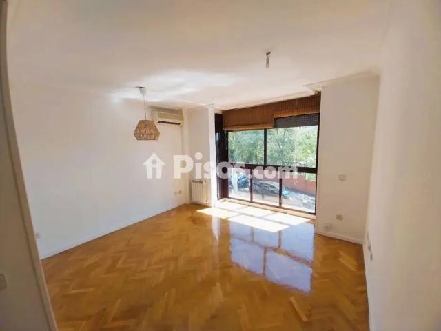 Piso en alquiler en Calle de la Liberación