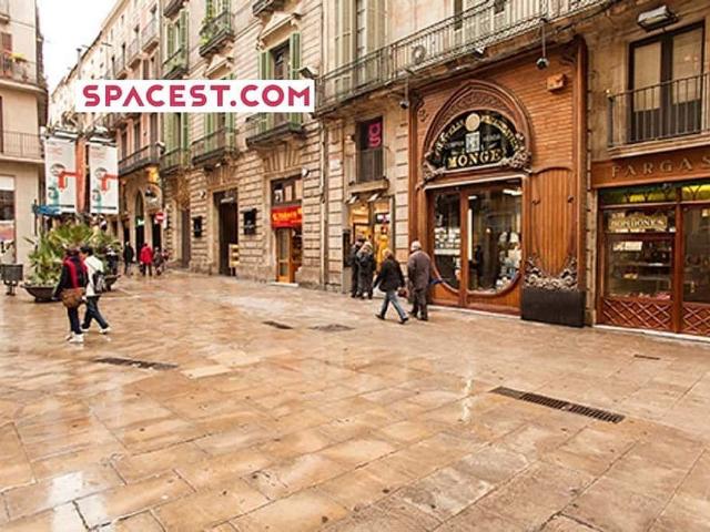 Piso en alquiler en calle De la Portaferrissa, Barcelona, de 55 m² 1 habitación por 1.950