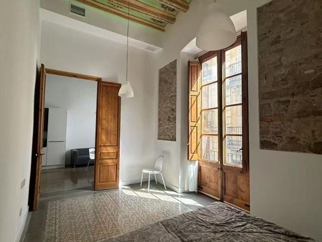 Piso en alquiler en calle De la Portaferrissa, Barcelona, de 90 m² 2 habitaciones por 2.000