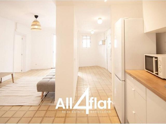 Piso en alquiler en calle De la Riera Baixa, Barcelona, de 58 m² 2 habitaciones por 875