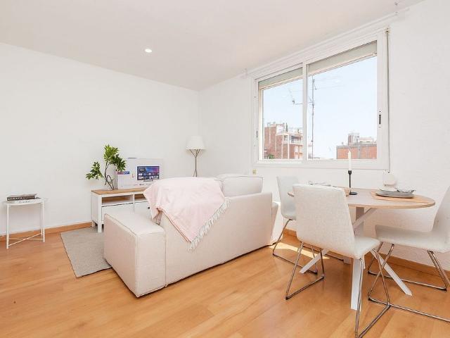 Piso en alquiler en calle De la Torre, Barcelona, de 40 m² 1 habitación por 1.400