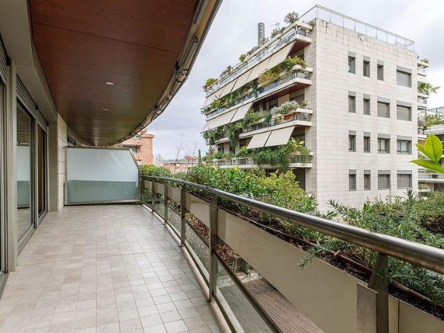 Piso en alquiler en calle De L'abadessa Olzet, Barcelona, de 129 m² 4 habitaciones por 4.551