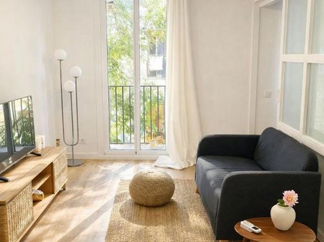 Piso en alquiler en calle De L'alladavermell, Barcelona, de 71 m² 2 habitaciones por 1.750