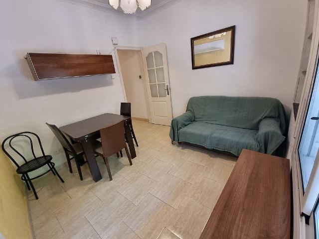 Piso en alquiler en calle De Las Navas de Tolosa, Barcelona, de 61 m² 3 habitaciones por 1.100