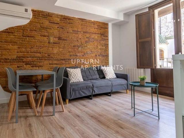 Piso en alquiler en calle De L'arc de Sant Agustí, Barcelona, de 60 m² 2 habitaciones por 1.500