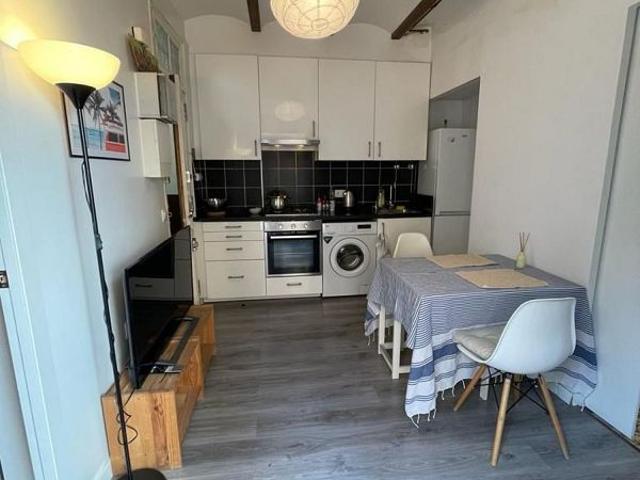 Piso en alquiler en calle De L'atlàntida, Barcelona, de 35 m² 2 habitaciones por 1.100
