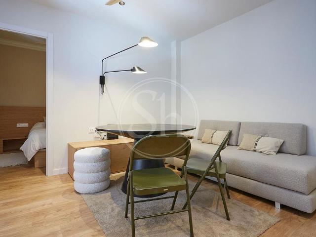 Piso en alquiler en calle De L'atlàntida, Barcelona, de 32 m² 1 habitación por 1.100