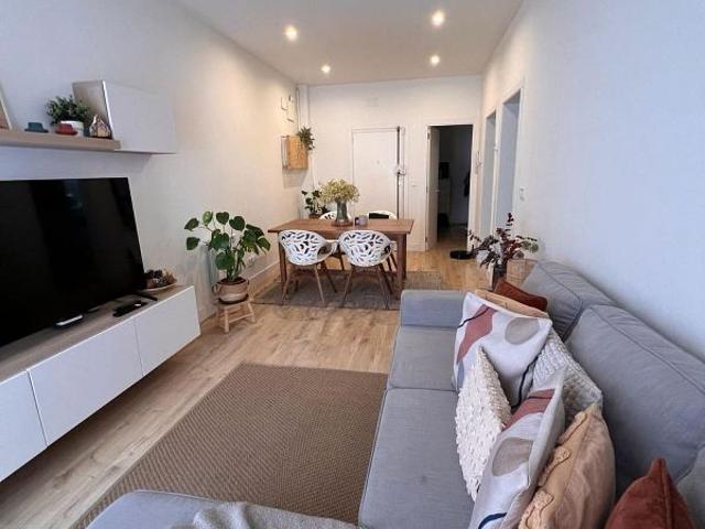 Piso en alquiler en calle De Les Camèlies, Barcelona, de 83 m² 4 habitaciones por 2.400